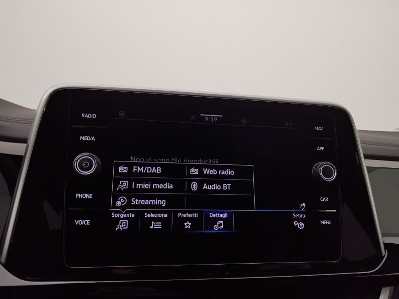 GuidiCar - VOLKSWAGEN T-Roc 2022 T-Roc 1.0 tsi R-Line Usato