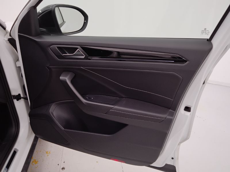 GuidiCar - VOLKSWAGEN T-Roc 2022 T-Roc 1.0 tsi R-Line Usato