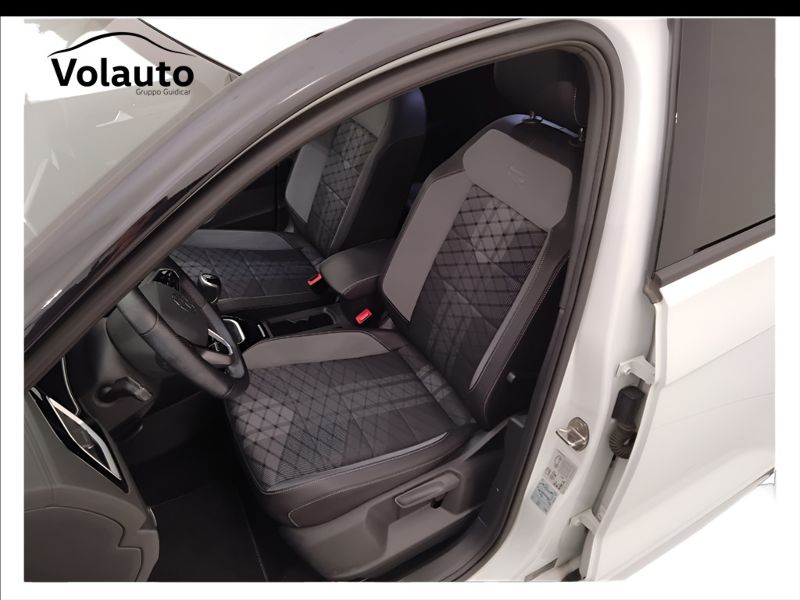 GuidiCar - VOLKSWAGEN T-Roc 2022 T-Roc 1.0 tsi R-Line Usato