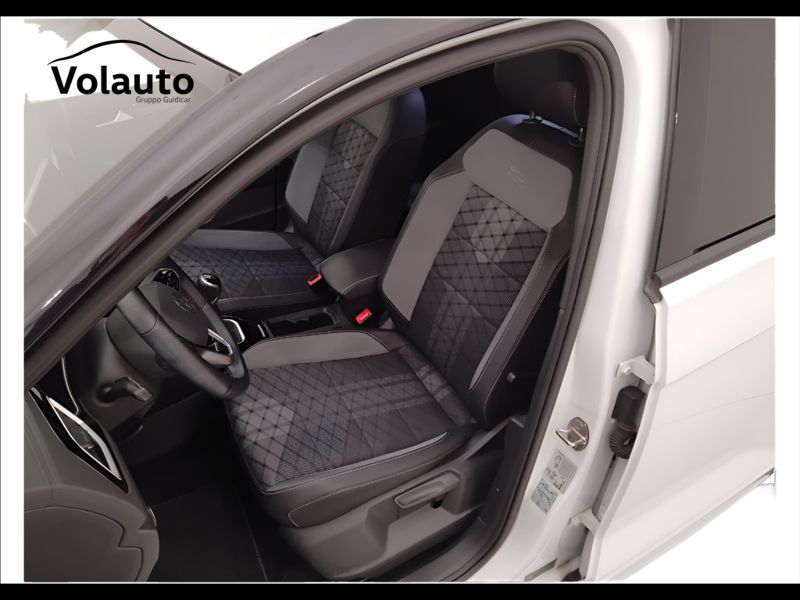 GuidiCar - VOLKSWAGEN T-Roc 2022 T-Roc 1.0 tsi R-Line Usato