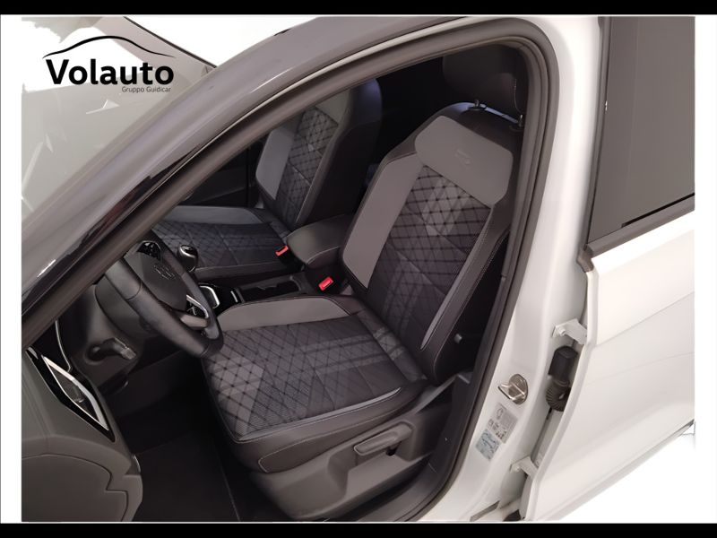GuidiCar - VOLKSWAGEN T-Roc 2022 T-Roc 1.0 tsi R-Line Usato