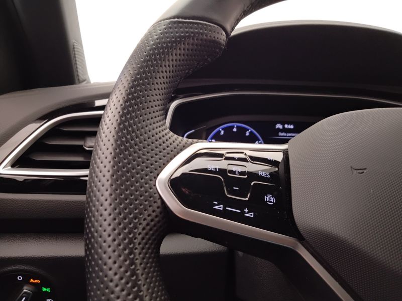 GuidiCar - VOLKSWAGEN T-Roc 2022 T-Roc 1.0 tsi R-Line Usato