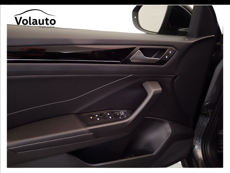 GuidiCar - VOLKSWAGEN T-Roc 2023 T-Roc 1.0 tsi R-Line Usato