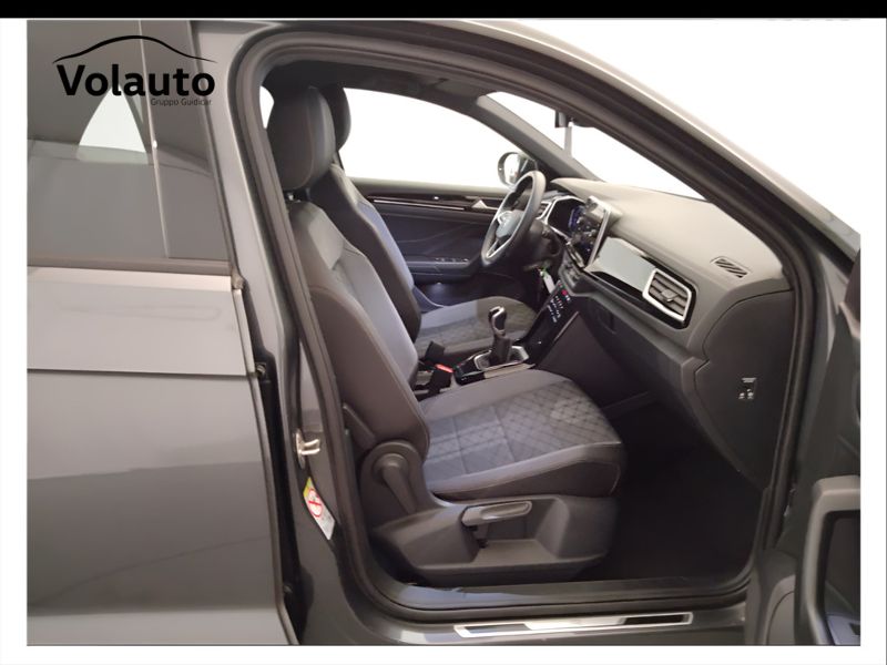 GuidiCar - VOLKSWAGEN T-Roc 2023 T-Roc 1.0 tsi R-Line Usato