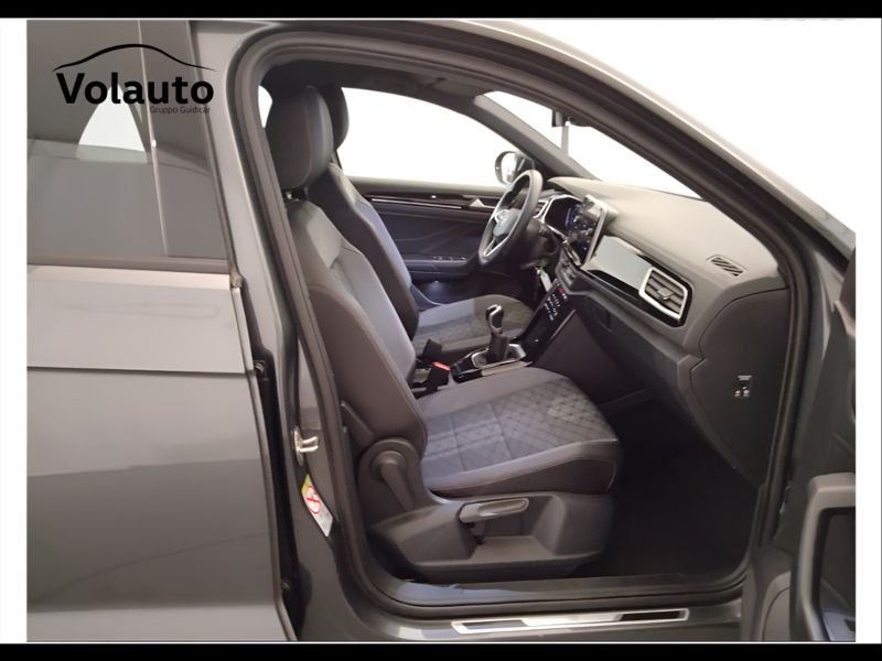 GuidiCar - VOLKSWAGEN T-Roc 2023 T-Roc 1.0 tsi R-Line Usato