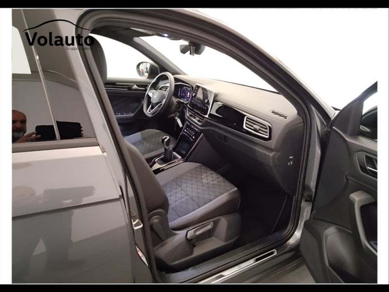 GuidiCar - VOLKSWAGEN T-Roc 2023 T-Roc 1.0 tsi R-Line Usato