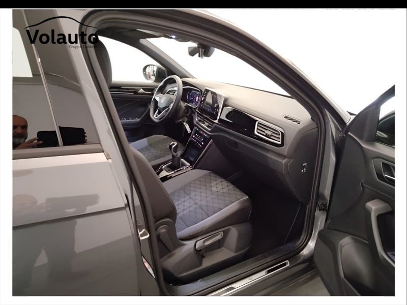 GuidiCar - VOLKSWAGEN T-Roc 2023 T-Roc 1.0 tsi R-Line Usato