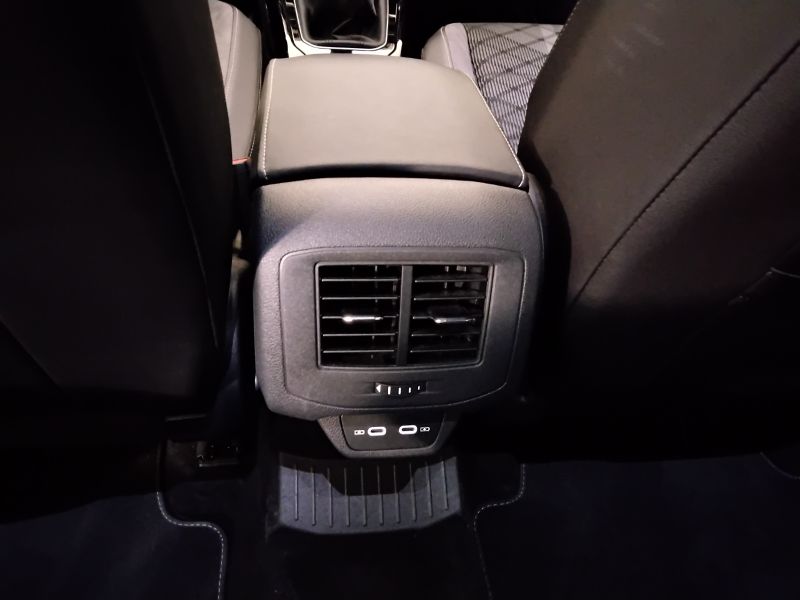 GuidiCar - VOLKSWAGEN T-Roc 2023 T-Roc 1.0 tsi R-Line Usato