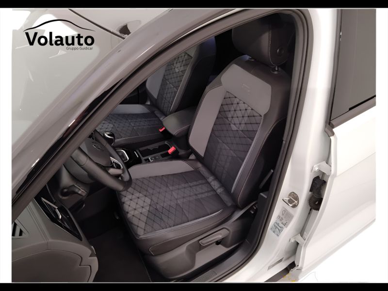 GuidiCar - VOLKSWAGEN T-Roc 2023 T-Roc 1.0 tsi R-Line Usato