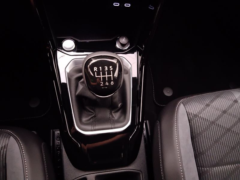 GuidiCar - VOLKSWAGEN T-Roc 2024 T-Roc 1.0 tsi R-Line Km0