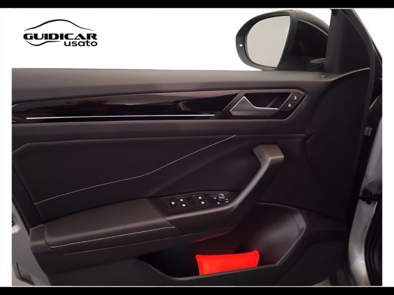 GuidiCar - VOLKSWAGEN T-Roc 2024 T-Roc 1.0 tsi R-Line Aziendale