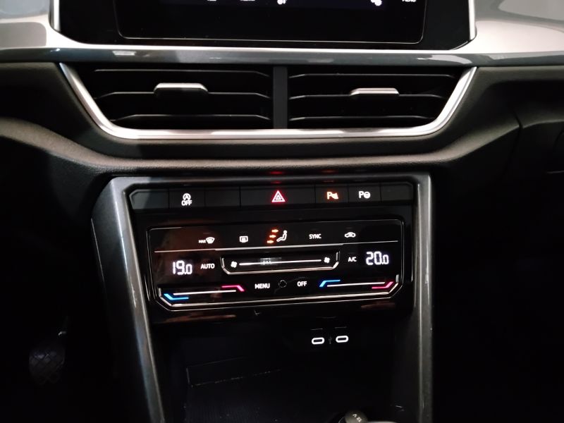 GuidiCar - VOLKSWAGEN T-Roc 2023 T-Roc 1.0 tsi Style Usato