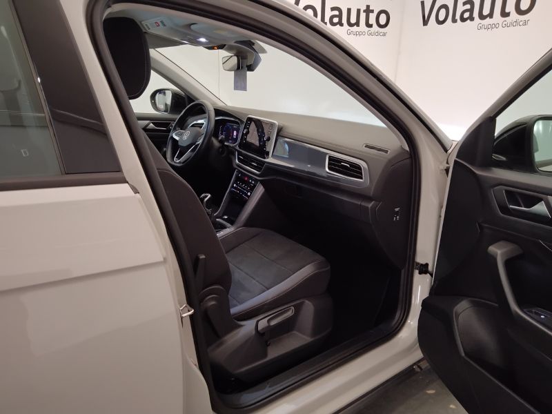 GuidiCar - VOLKSWAGEN T-Roc 2023 T-Roc 1.0 tsi Style Usato