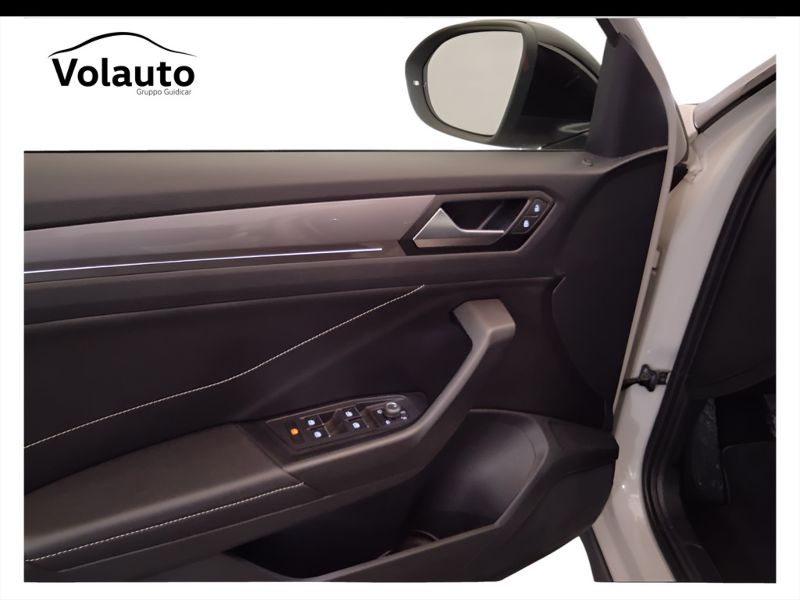 GuidiCar - VOLKSWAGEN T-Roc 2023 T-Roc 1.0 tsi Style Usato