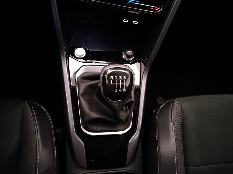 GuidiCar - VOLKSWAGEN T-Roc 2023 T-Roc 1.0 tsi Style Usato