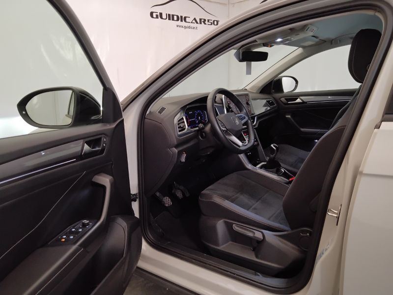 GuidiCar - VOLKSWAGEN T-Roc 2023 T-Roc 1.0 tsi Style Usato