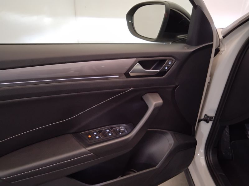 GuidiCar - VOLKSWAGEN T-Roc 2023 T-Roc 1.0 tsi Style Usato
