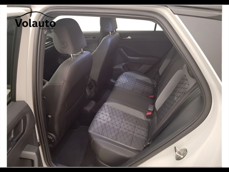 GuidiCar - VOLKSWAGEN T-Roc 2023 T-Roc 1.5 tsi act R-Line Usato