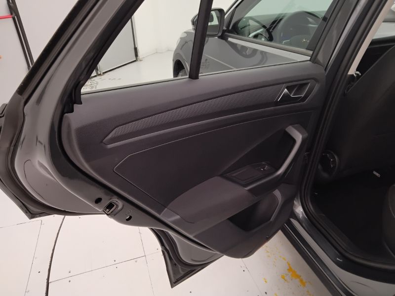 GuidiCar - VOLKSWAGEN T-Roc 2023 T-Roc 2.0 tdi scr Life 115cv Usato