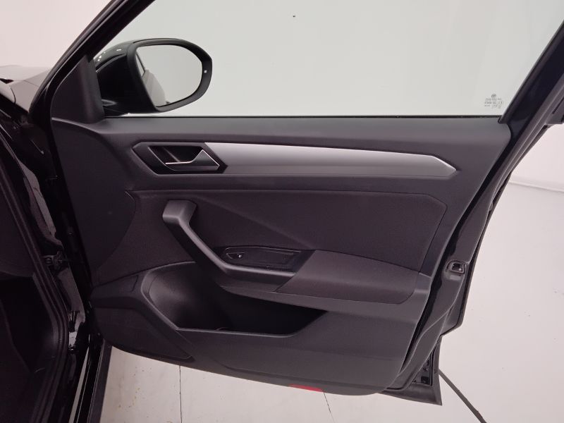 GuidiCar - VOLKSWAGEN T-Roc 2024 T-Roc 2.0 tdi scr Life 115cv Usato