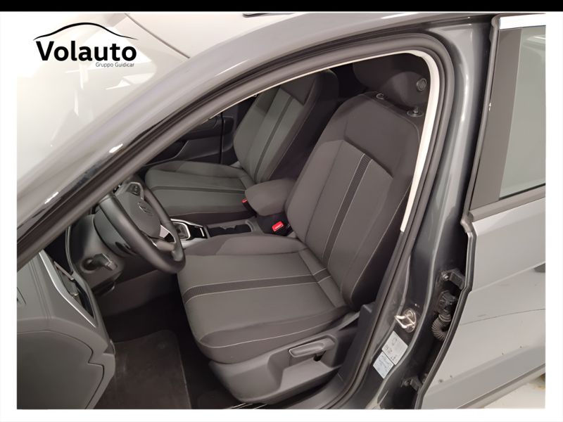 GuidiCar - VOLKSWAGEN T-Roc 2023 T-Roc 2.0 tdi scr Life 150cv dsg Usato