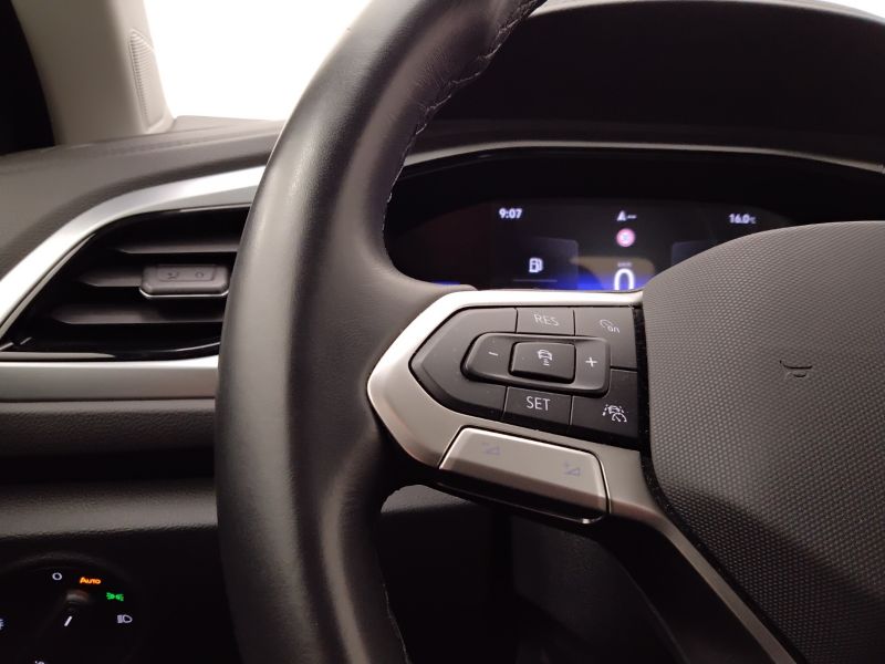 GuidiCar - VOLKSWAGEN T-Roc 2023 T-Roc 2.0 tdi scr Life 150cv dsg Usato