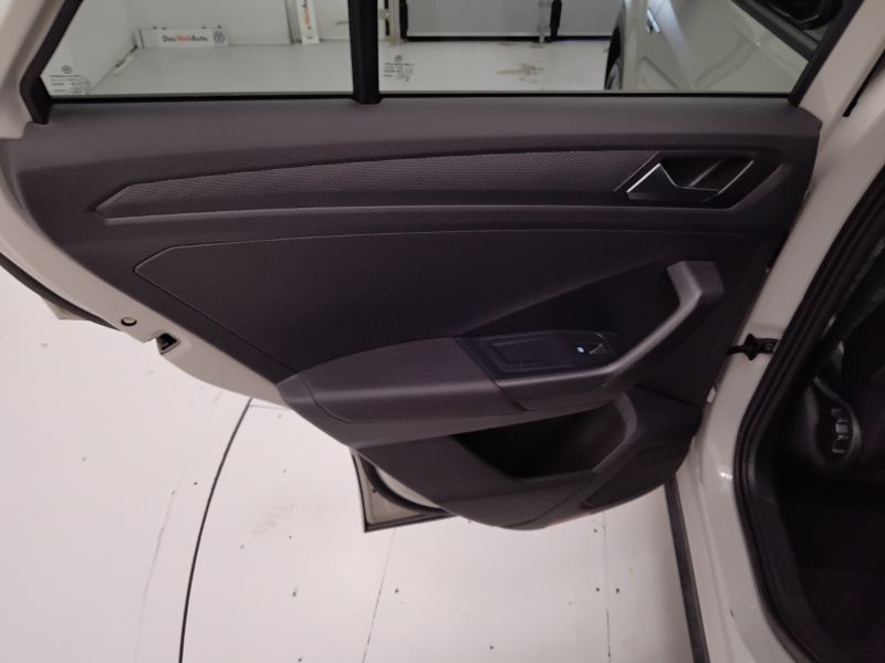 GuidiCar - VOLKSWAGEN T-Roc 2023 T-Roc 2.0 tdi scr R-Line 115cv Aziendale