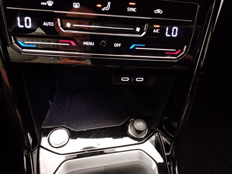 GuidiCar - VOLKSWAGEN T-Roc 2023 T-Roc 2.0 tdi scr R-Line 115cv Aziendale