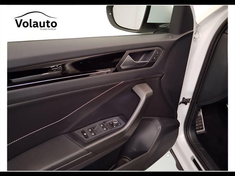 GuidiCar - VOLKSWAGEN T-Roc 2022 T-Roc 2.0 tdi scr R-Line 150cv dsg Usato