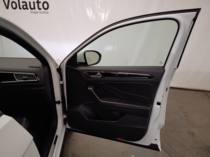 GuidiCar - VOLKSWAGEN T-Roc 2022 T-Roc 2.0 tdi scr R-Line 150cv dsg Usato