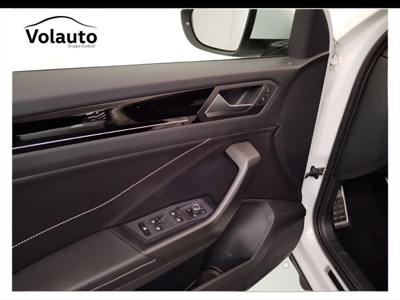 GuidiCar - VOLKSWAGEN T-Roc 2022 T-Roc 2.0 tdi scr R-Line 150cv dsg Usato