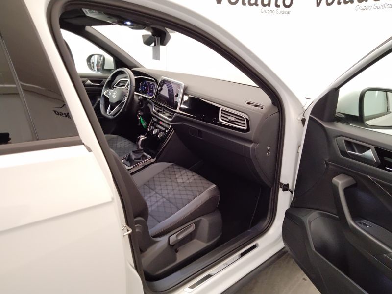 GuidiCar - VOLKSWAGEN T-Roc 2022 T-Roc 2.0 tdi scr R-Line 150cv dsg Usato