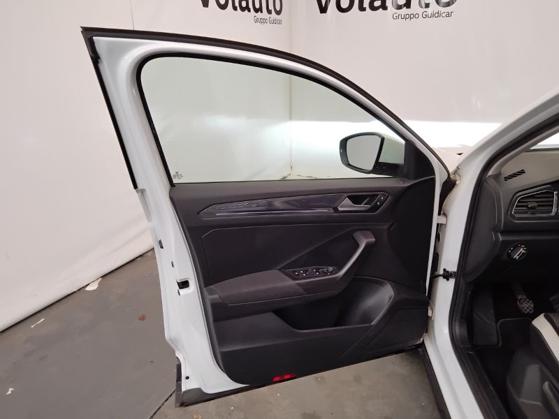 GuidiCar - VOLKSWAGEN T-Roc 2019 T-Roc 1.0 tsi Advanced Usato
