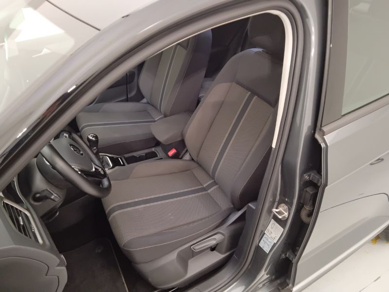 GuidiCar - VOLKSWAGEN T-Roc 2021 T-Roc 1.0 tsi Style 110cv Usato