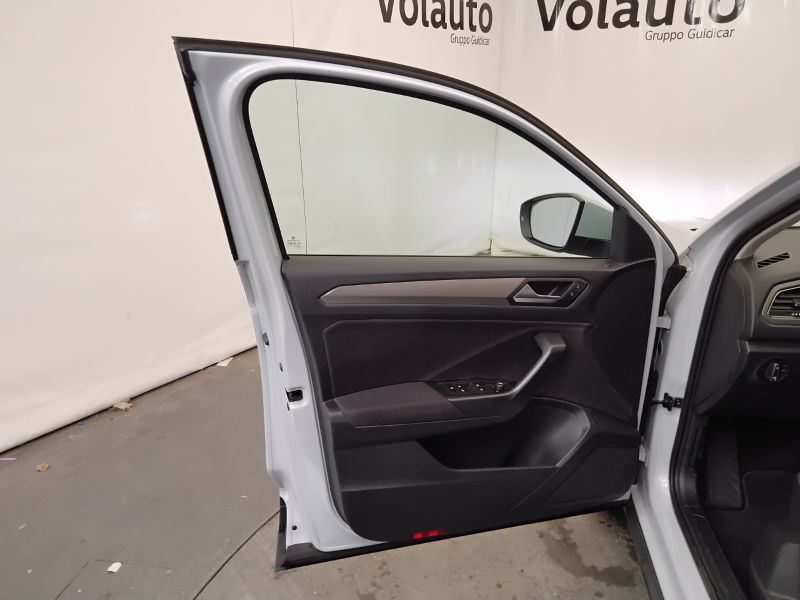 GuidiCar - VOLKSWAGEN T-Roc 2021 T-Roc 1.5 tsi act Business dsg Usato