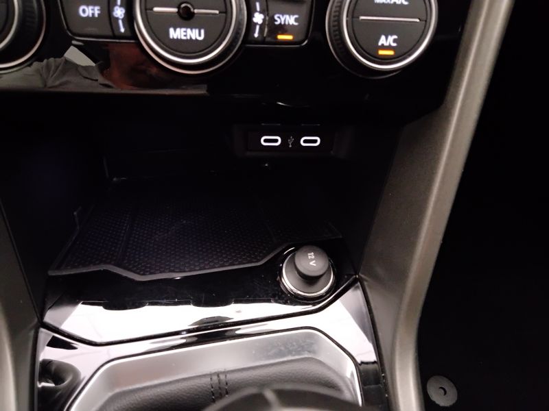 GuidiCar - VOLKSWAGEN T-Roc 2021 T-Roc 1.5 TSI ACT Style Usato