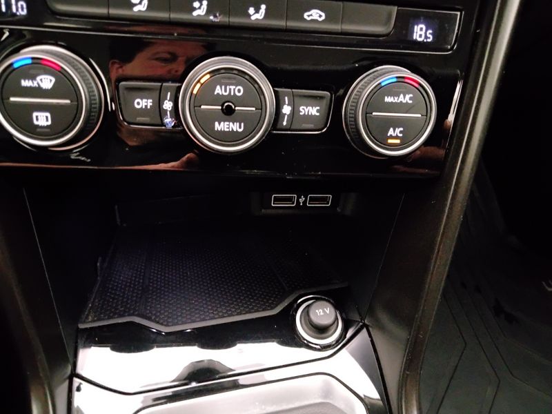 GuidiCar - VOLKSWAGEN T-Roc 2019 T-Roc 1.0 tsi Style 115cv Usato