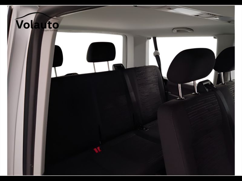GuidiCar - VOLKSWAGEN Caravelle 2023 T6.1 Caravelle 2.0 tdi 150cv Comfortline p.c. dsg7 Usato