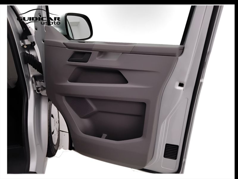 GuidiCar - VOLKSWAGEN Caravelle 2023 T6.1 Caravelle 2.0 tdi 150cv Comfortline p.c. dsg7 Usato