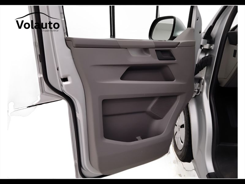 GuidiCar - VOLKSWAGEN Caravelle 2023 T6.1 Caravelle 2.0 tdi 150cv Comfortline p.c. dsg7 Usato