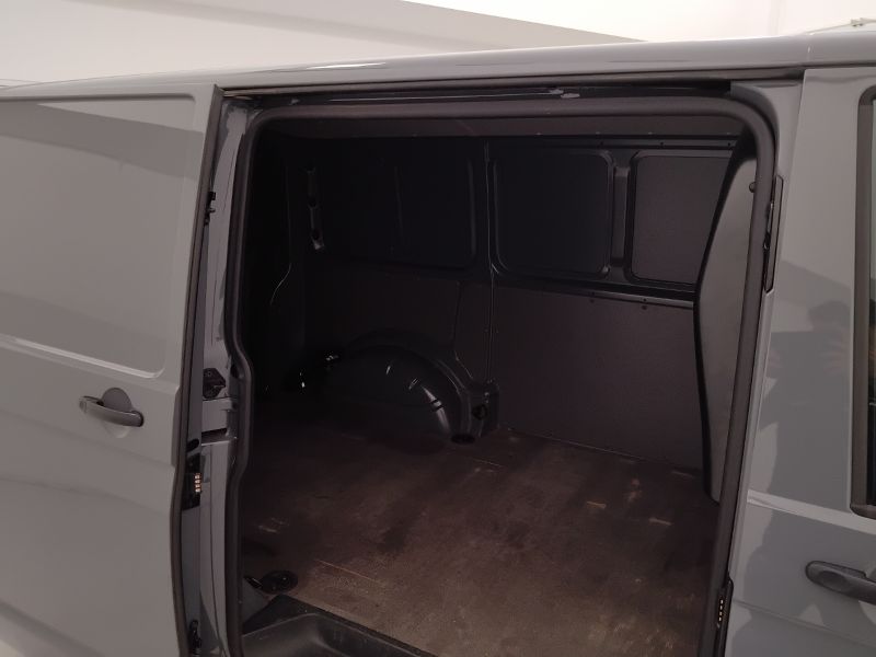 GuidiCar - VOLKSWAGEN Transporter 2021 T6.1 Transporter 28 2.0 tdi 110cv Business p.c. Usato