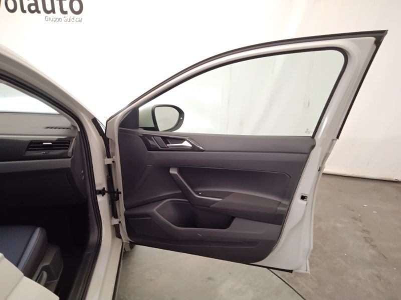 GuidiCar - VOLKSWAGEN Taigo 2024 Taigo 1.0 tsi Life 110cv dsg Usato
