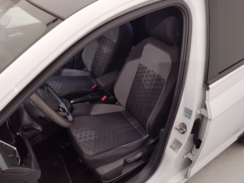 GuidiCar - VOLKSWAGEN Taigo 2022 Taigo 1.0 tsi R-Line 110cv dsg Usato