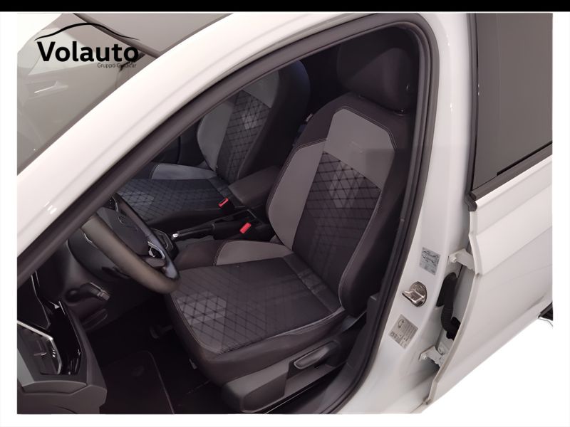 GuidiCar - VOLKSWAGEN Taigo 2022 Taigo 1.0 tsi R-Line 110cv dsg Usato