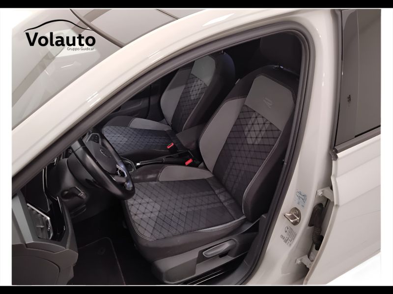 GuidiCar - VOLKSWAGEN Taigo 2022 Taigo 1.0 tsi R-Line 110cv dsg Usato