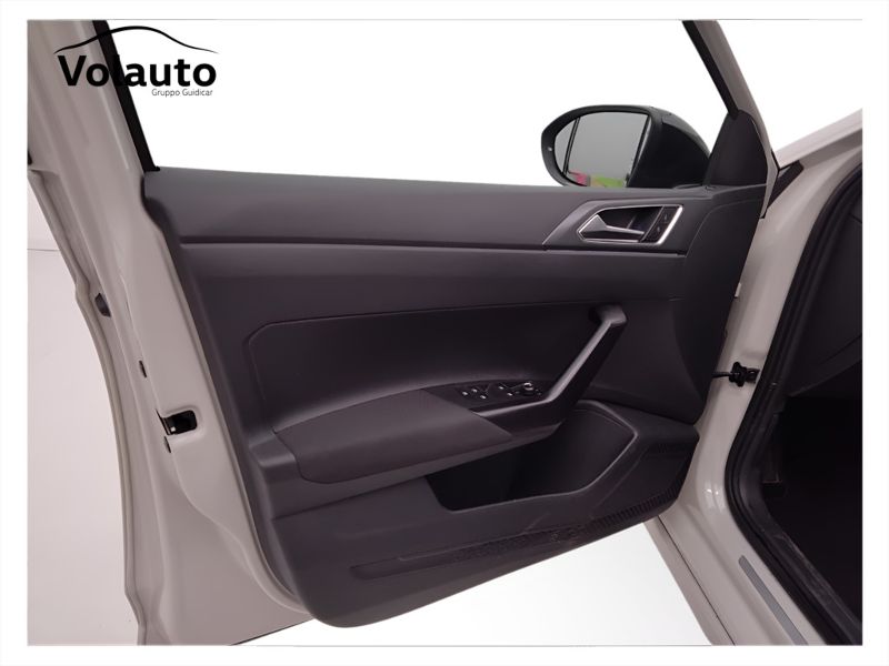 GuidiCar - VOLKSWAGEN Taigo 2022 Taigo 1.0 tsi R-Line 110cv dsg Usato