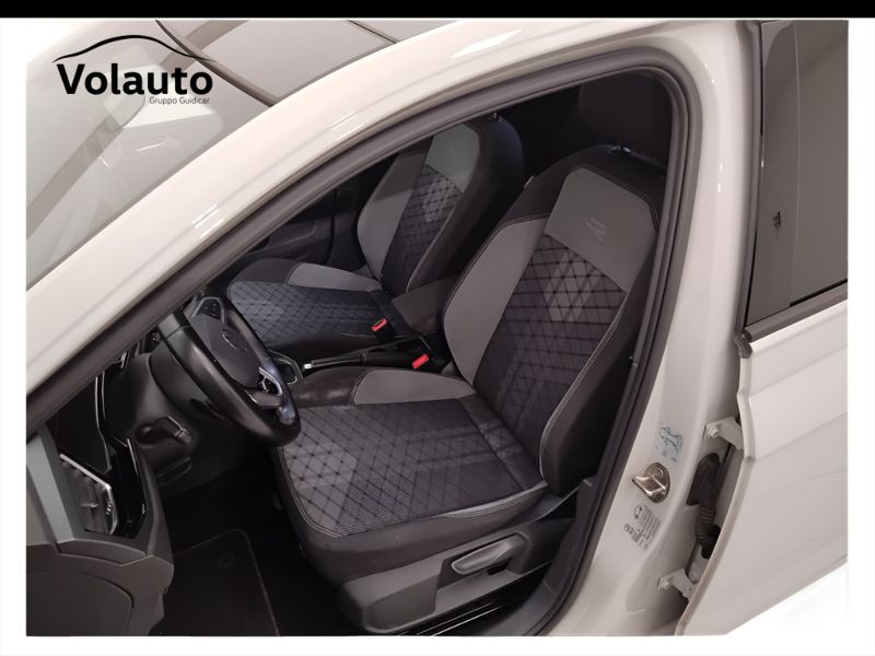 GuidiCar - VOLKSWAGEN Taigo 2022 Taigo 1.0 tsi R-Line 110cv dsg Usato