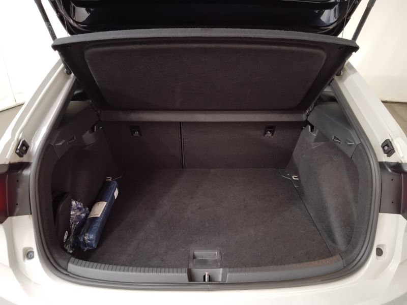 GuidiCar - VOLKSWAGEN Taigo 2022 Taigo 1.0 tsi R-Line 110cv dsg Usato