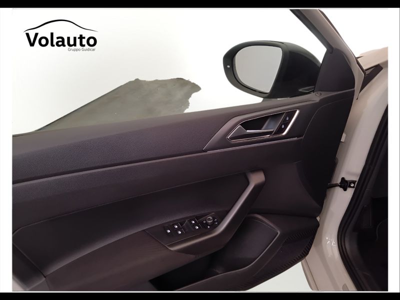 GuidiCar - VOLKSWAGEN Taigo 2022 Taigo 1.0 tsi R-Line 110cv dsg Usato