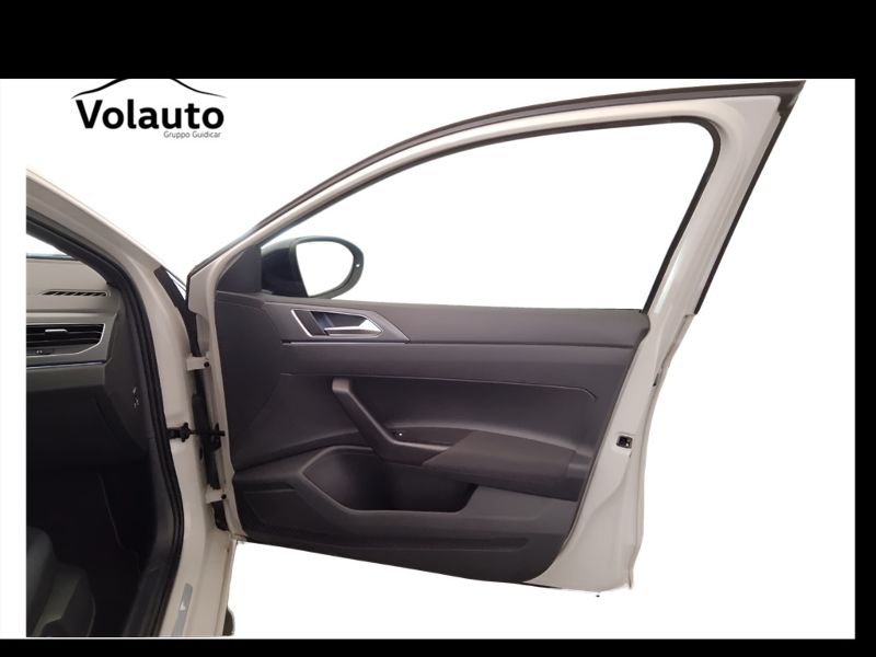 GuidiCar - VOLKSWAGEN Taigo 2022 Taigo 1.0 tsi R-Line 110cv dsg Usato